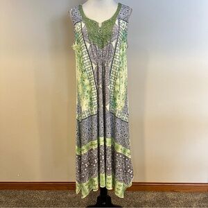Sleeveless Green Patterned Maxi Dress with Crochet Trim size Large